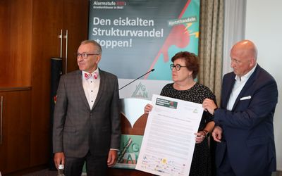 Übergabe Offener Brief der Krankenhäuser Sachsen-Anhalts an Petra Grimm-Benne, Ministerin die Ministerin für Arbeit, Soziales, Gesundheit und Gleichstellung des Landes Sachsen-Anhalt